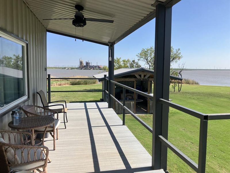 Exterior details and patio area of a home in , Haskell (Image 14).