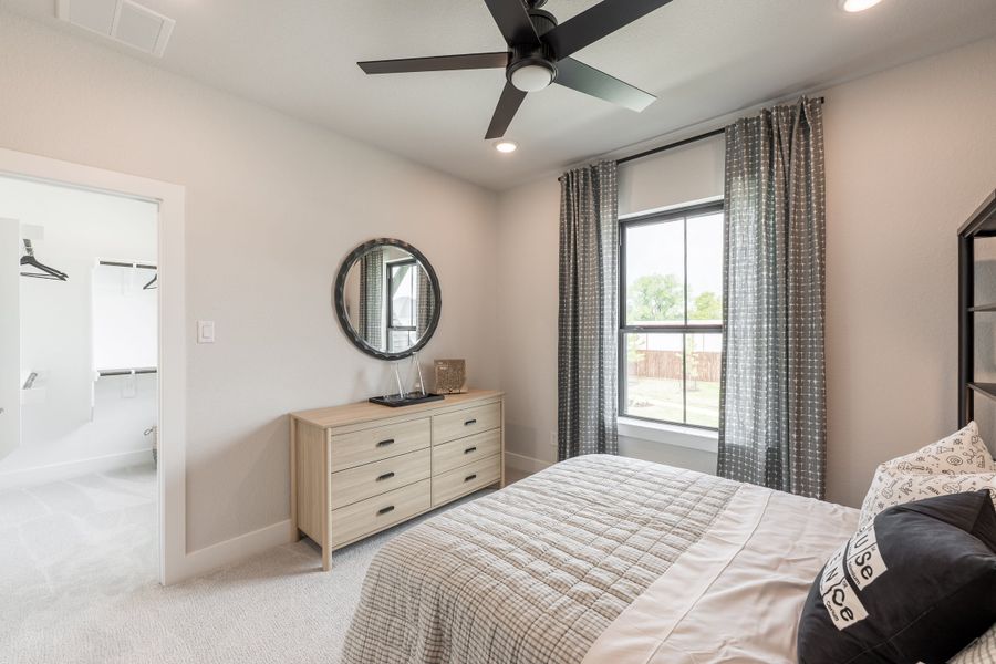 Image 16 representing the Goldeneye by Tri Pointe Homes in Tompkins Reserve, Katy, TX.