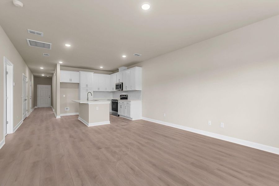 Spacious, unfurnished interior of a new home in , Ravenel (Image 27).