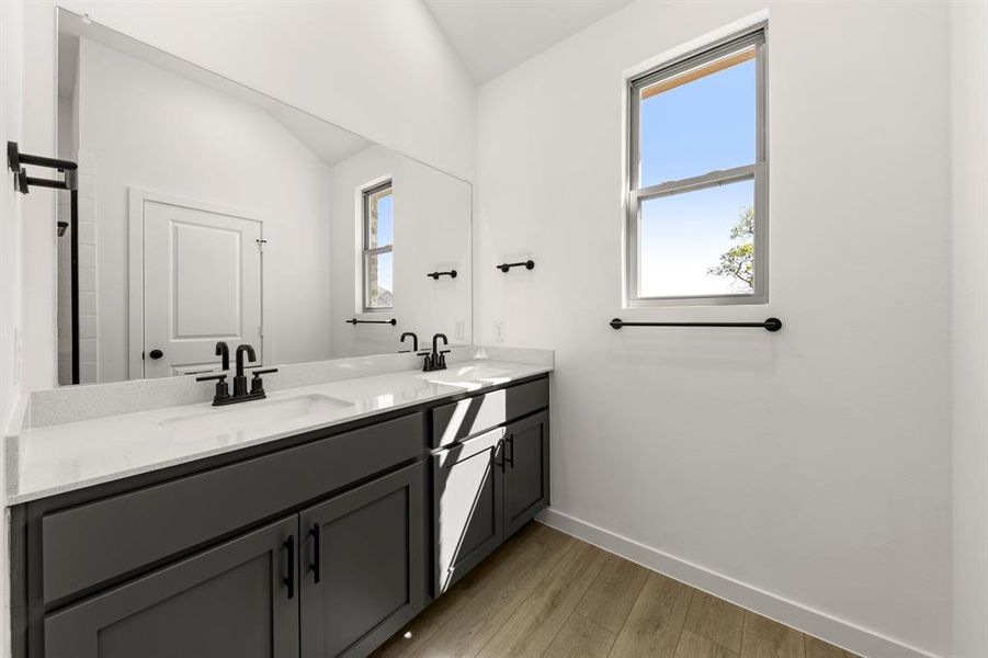 21. 4303 Crossvine - Bath 21. 4303 Crossvine - Bath