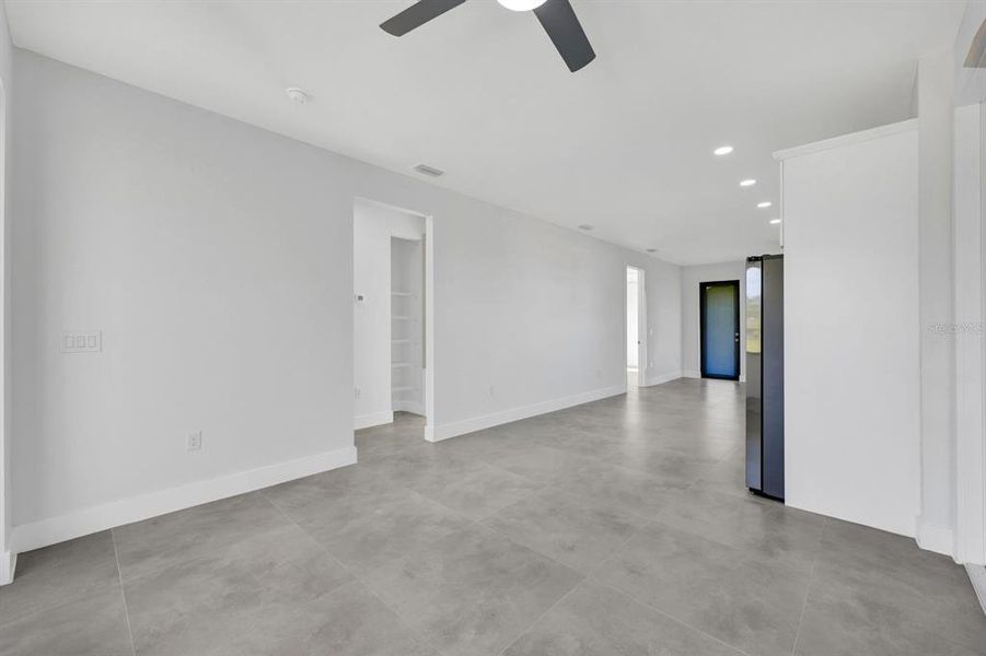 Spacious, unfurnished interior of a new home in , Lehigh Acres (Image 18).