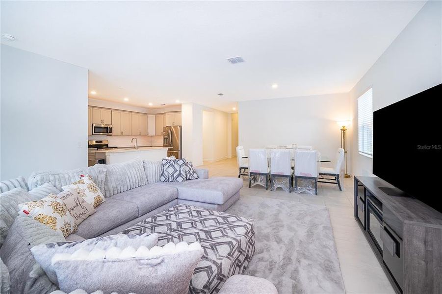Furnished interior view inside a new home in , Davenport (Image 9).