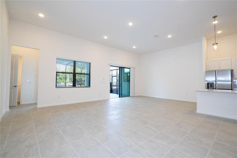 Spacious, unfurnished interior of a new home in , Orlando (Image 65).
