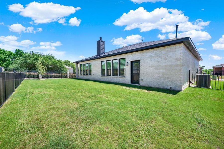 Exterior details and patio area of a home in , McKinney (Image 4).