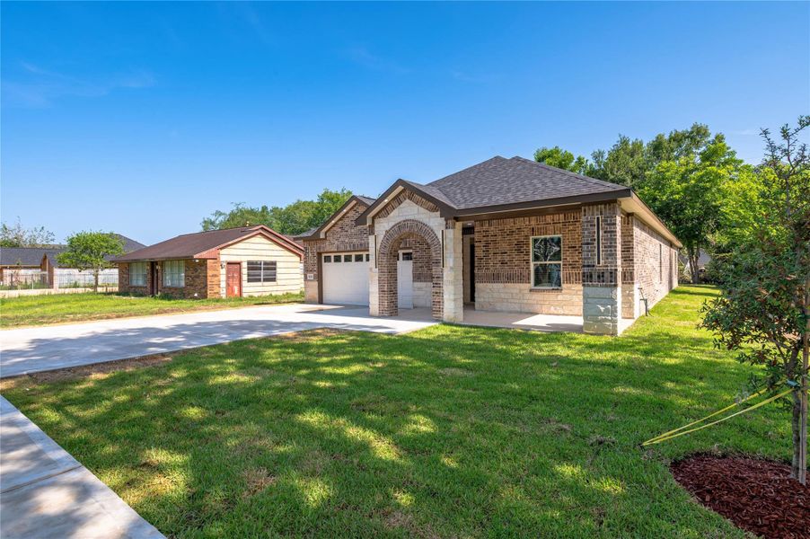 Front exterior of a new home in , Houston, TX, highlighting curb appeal (Image 25).