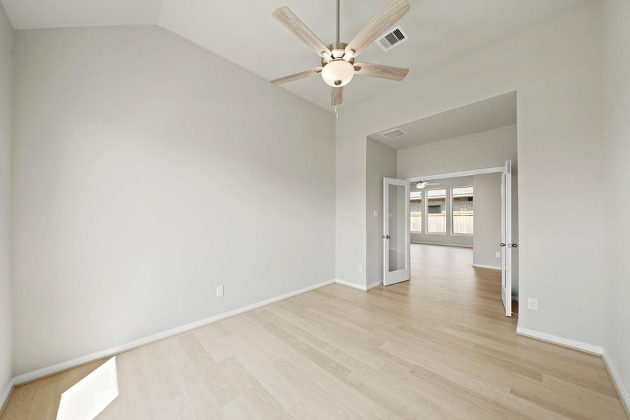 Spacious, unfurnished interior of a new home in Bridgeland 55', Cypress (Image 15). Spacious, unfurnished interior of a new home in Bridgeland 55', Cypress (Image 15).