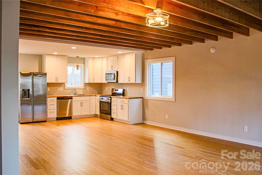 Spacious, unfurnished interior of a new home in , Asheville (Image 24).