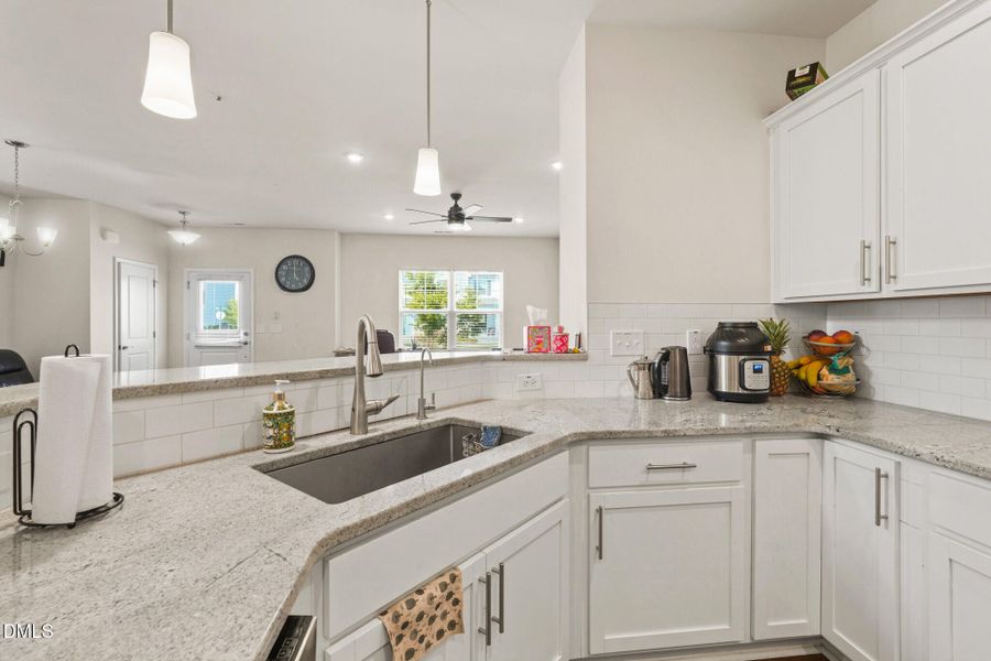 321_Parker_Station_Avenue_022 321_Parker_Station_Avenue_022