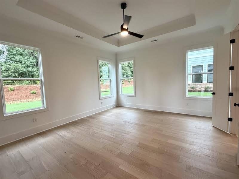 Spacious, unfurnished interior of a new home in Livingstone Park, Kennesaw (Image 16).