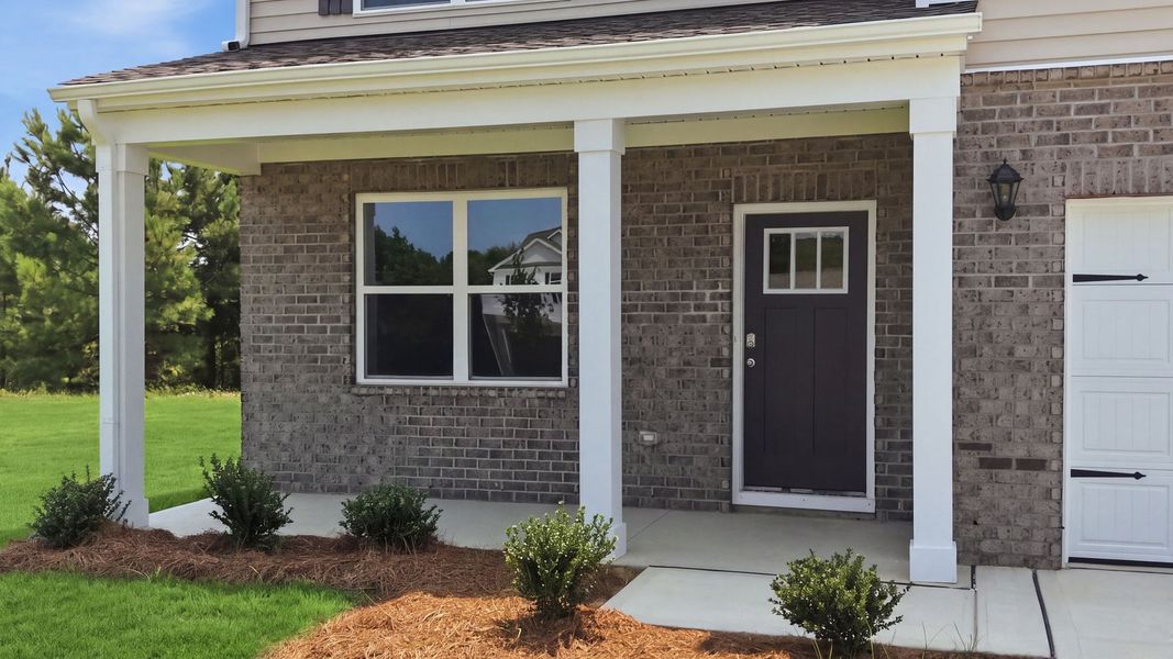 Exterior details and patio area of a home in Villa Grande, Winterville (Image 3).