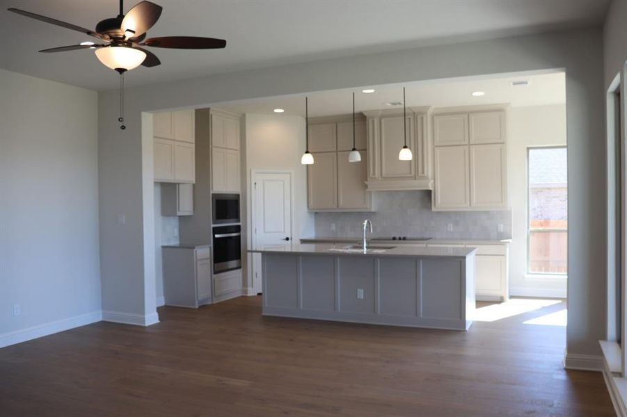 Furnished interior view inside a new home in Bull Hide Estates, Hewitt (Image 10). Furnished interior view inside a new home in Bull Hide Estates, Hewitt (Image 10).