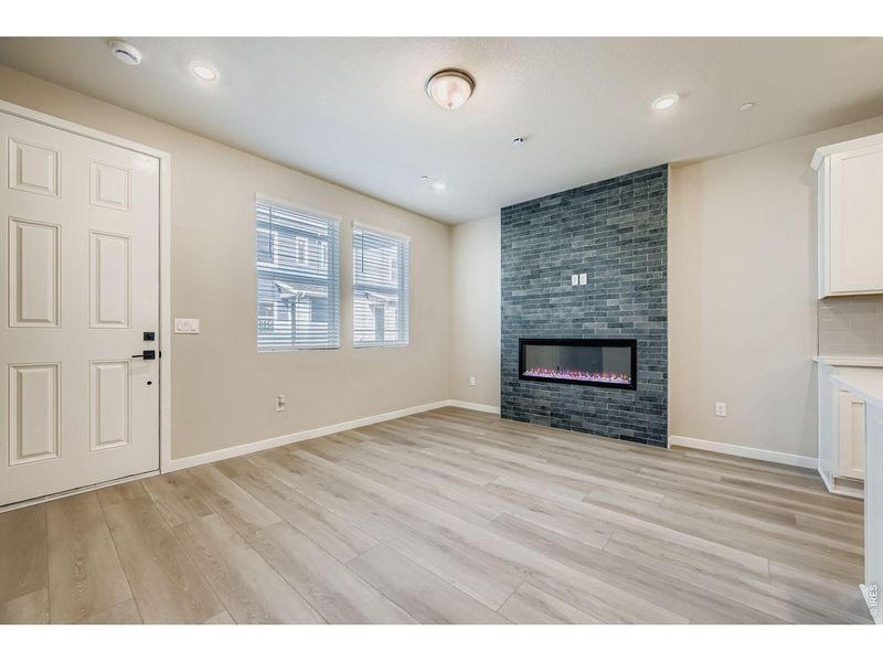 Spacious, unfurnished interior of a new home in Mountain Brook, Longmont (Image 19).