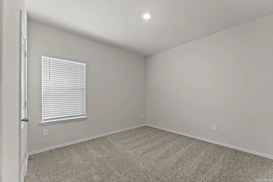 Spacious, unfurnished interior of a new home in Laurel Vistas, San Antonio (Image 26).