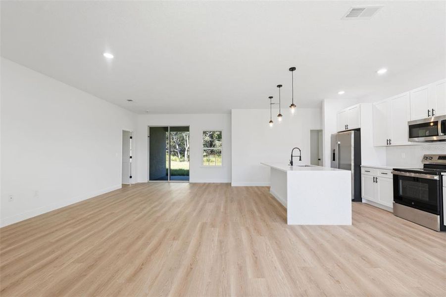 Spacious, unfurnished interior of a new home in , Ocala (Image 28).