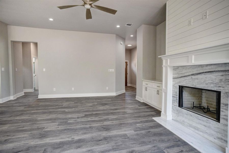 Spacious, unfurnished interior of a new home in , Bastrop (Image 22).