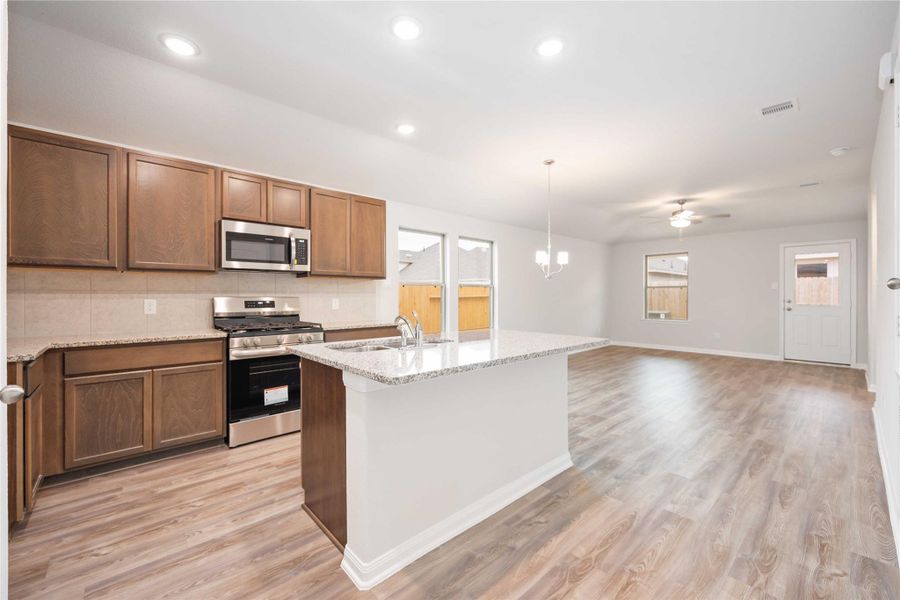 Don't you just love this beautiful kitchen!
