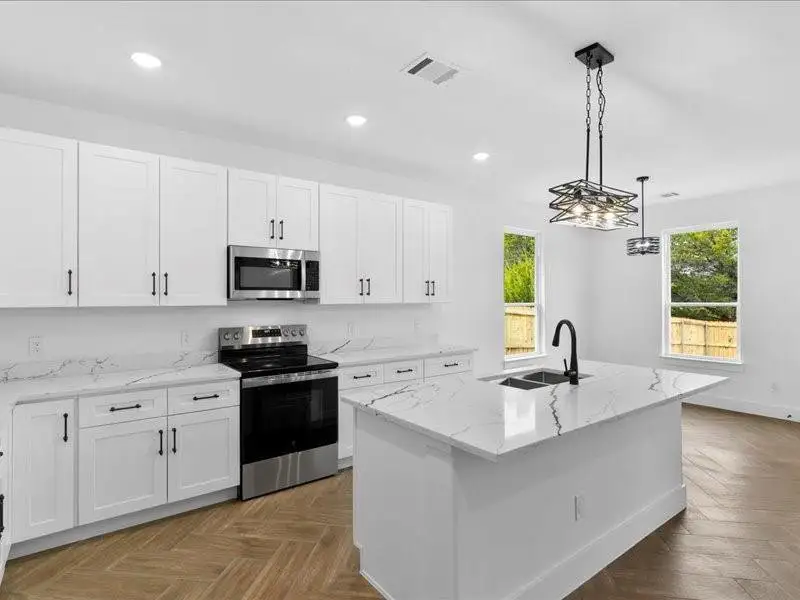 Furnished interior view inside a new home in , Granbury (Image 9).