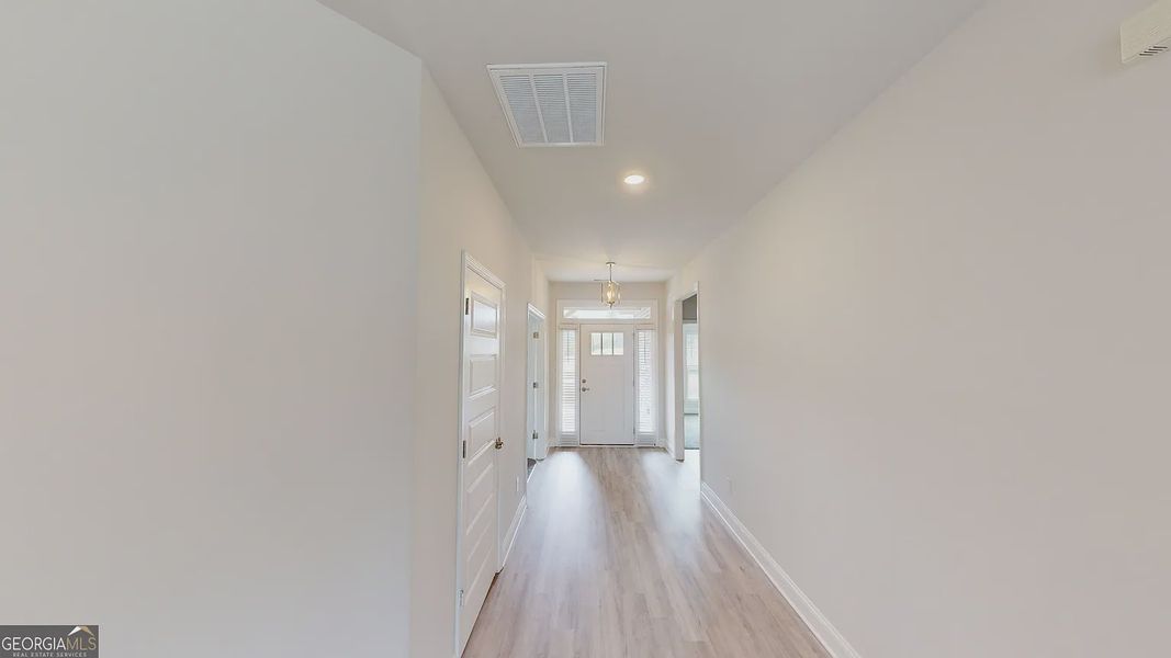 Spacious, unfurnished interior of a new home in Holliday Pass, Griffin (Image 31).