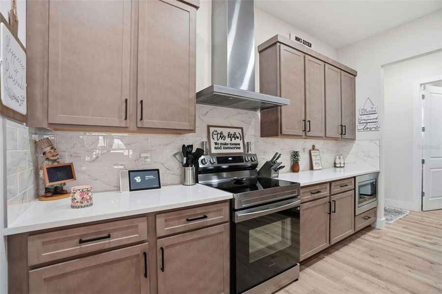 Furnished interior view inside a new home in , Weeki Wachee (Image 50).
