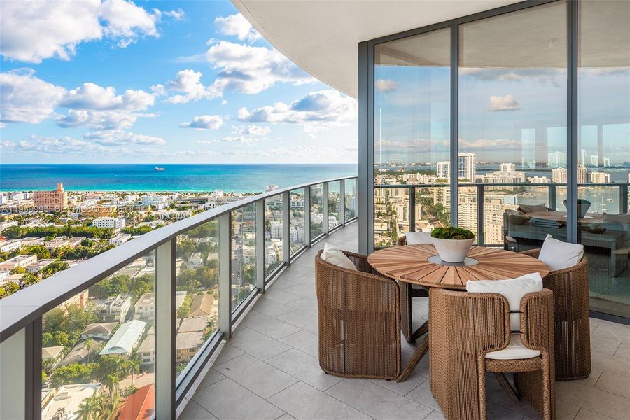 Condo located in Miami Beach, FL showcasing its design and architecture (Image 3).