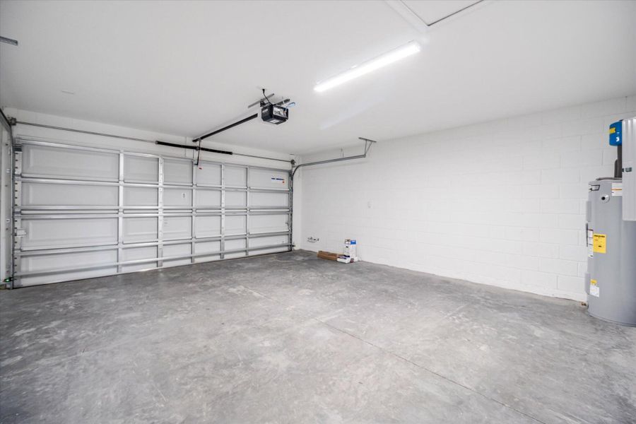 Spacious, unfurnished interior of a new home in , Palm Coast (Image 11).