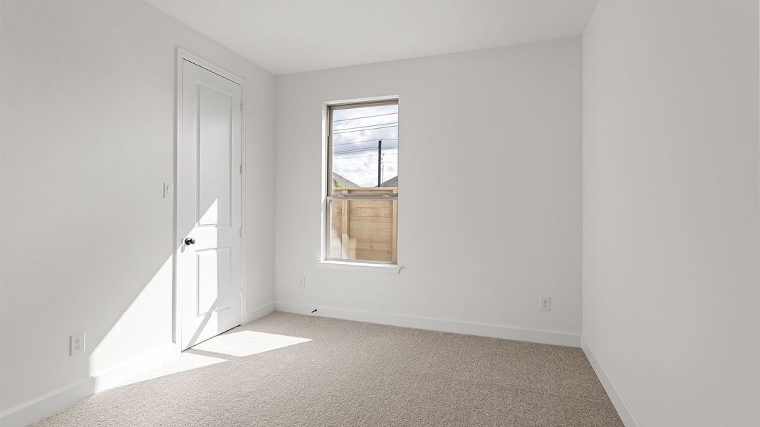 Spacious, unfurnished interior of a new home in Legacy, League City (Image 12).