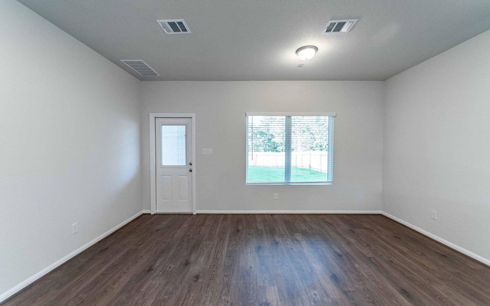 Spacious, unfurnished interior of a new home in Sanctuary, Salado (Image 8).