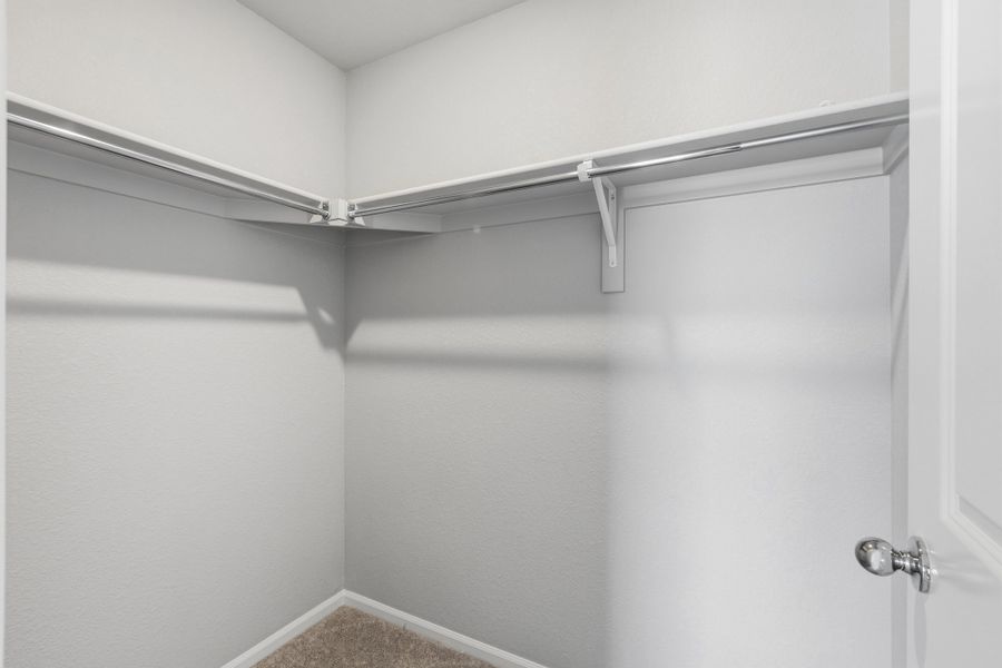 Spacious, unfurnished interior of a new home in Windler, Aurora (Image 18).