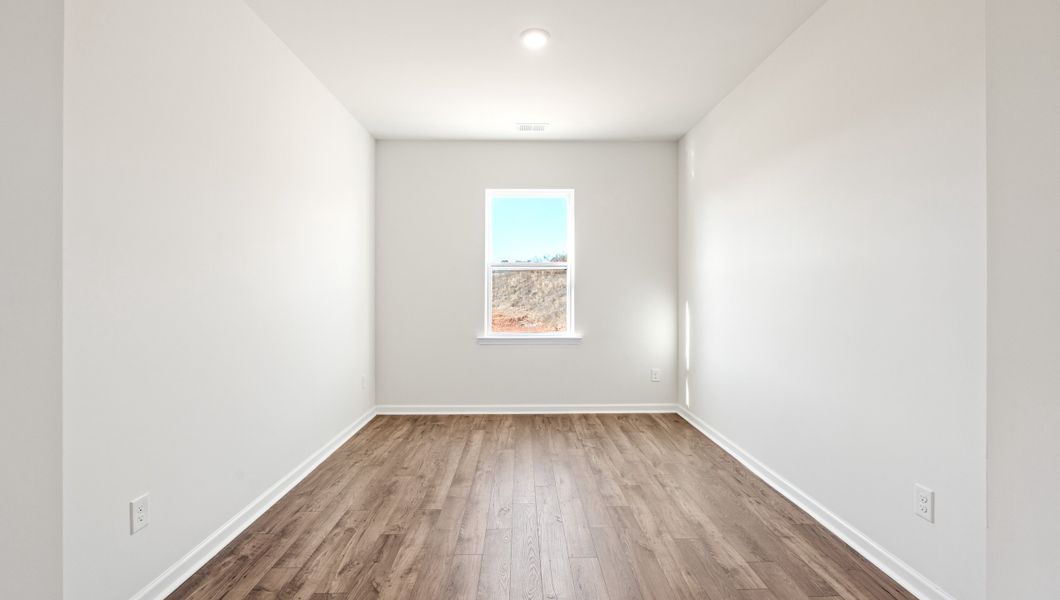 Representative unfurnished interior of a home built from the WILMINGTON by D.R. Horton in Benjamin's Grove, Woodruff (Image 17).