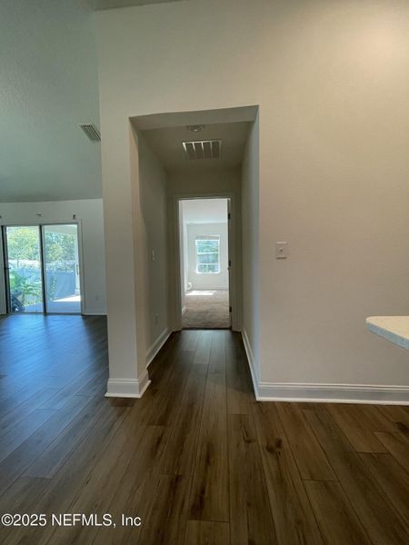 Spacious, unfurnished interior of a new home in Pinewood Place, Middleburg (Image 21).