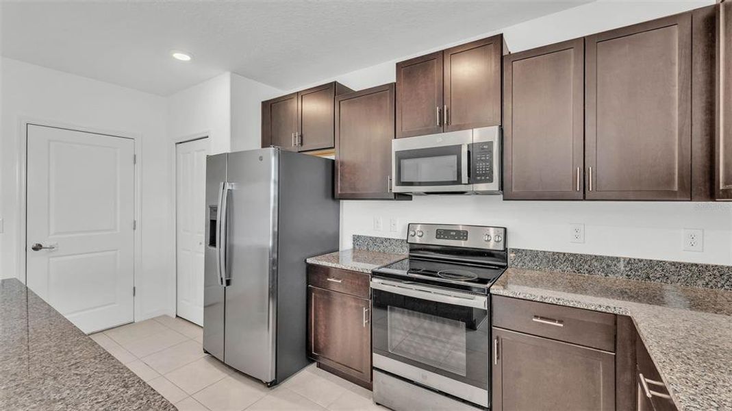 Furnished interior view inside a new home in , Bartow (Image 35).
