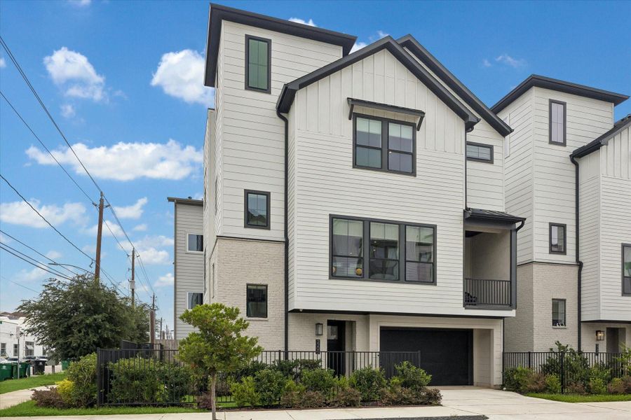 Front exterior of a new home in , Houston, TX, highlighting curb appeal (Image 22).