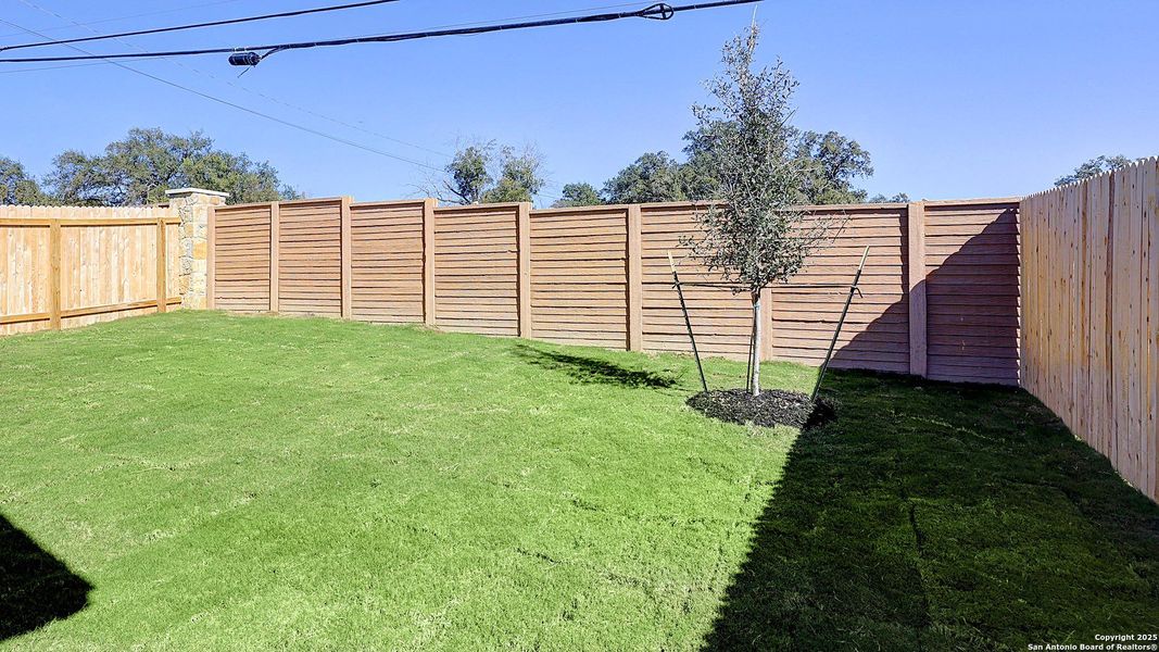 Exterior details and patio area of a home in Veranda 40', San Antonio (Image 25).