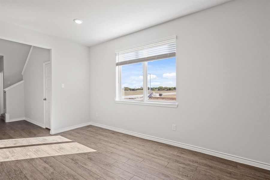 Spacious, unfurnished interior of a new home in Sycamore Landing, Fort Worth (Image 10).