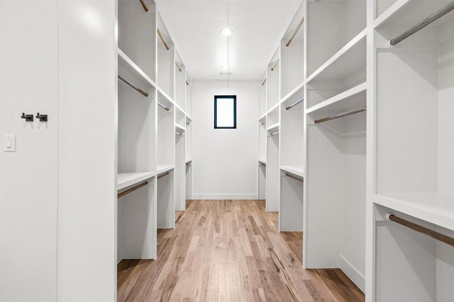 Spacious, unfurnished interior of a new home in , Aledo (Image 24).