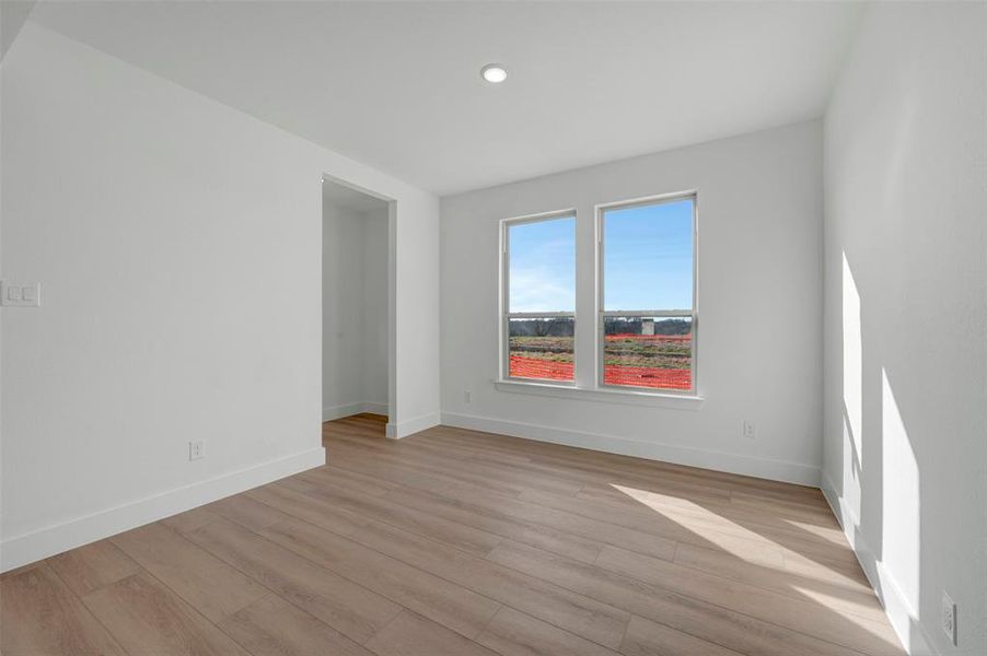 Spacious, unfurnished interior of a new home in Lily Creek at Sutton Fields, Aubrey (Image 18).