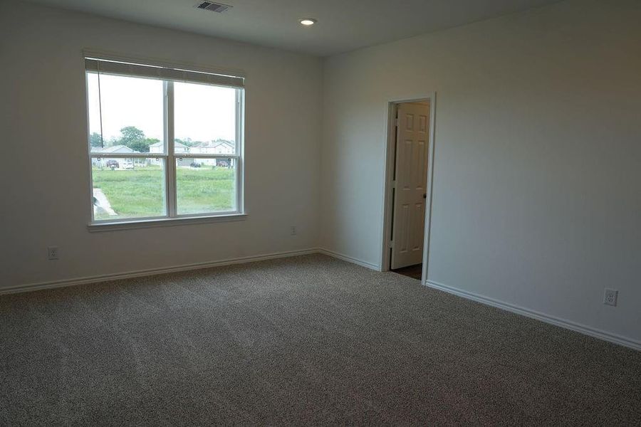 Spacious, unfurnished interior of a new home in Villages at Westpointe, Dayton (Image 12).