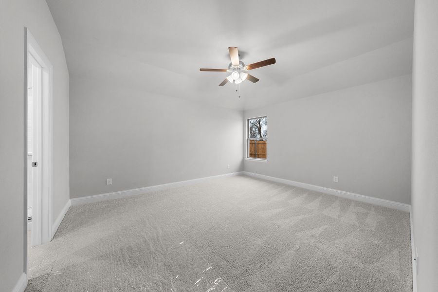 Spacious, unfurnished interior of a new home in Stonecreek, Sulphur Springs (Image 27).