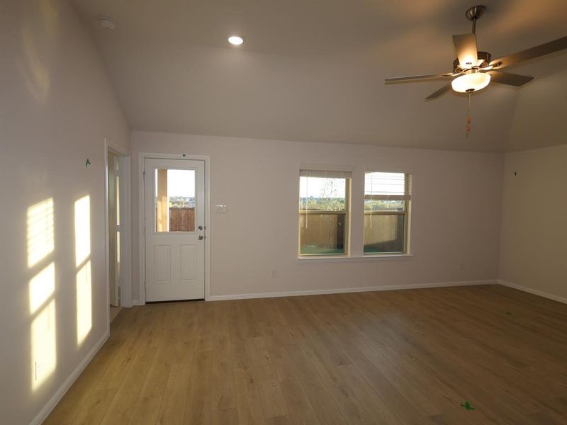 Spacious, unfurnished interior of a new home in Sanderos, Fort Worth (Image 8).