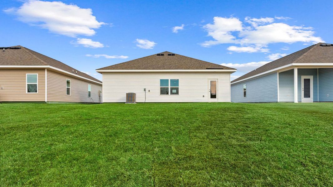 Representative exterior details of a home built from the The Eldridge by D.R. Horton in Liberty, Panama City (Image 19).