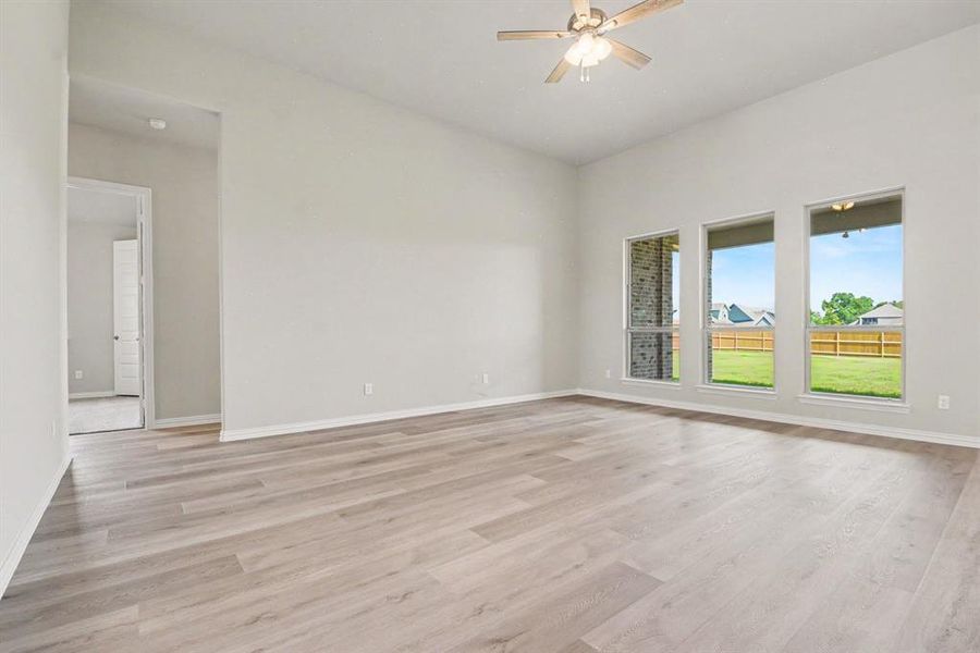 Spacious, unfurnished interior of a new home in Ten Mile Creek Estates, DeSoto (Image 14).