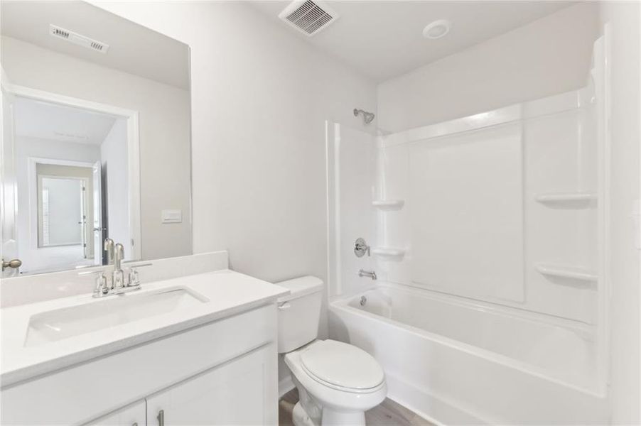 Furnished interior view inside a new home in Ivey Township, Dallas (Image 6).