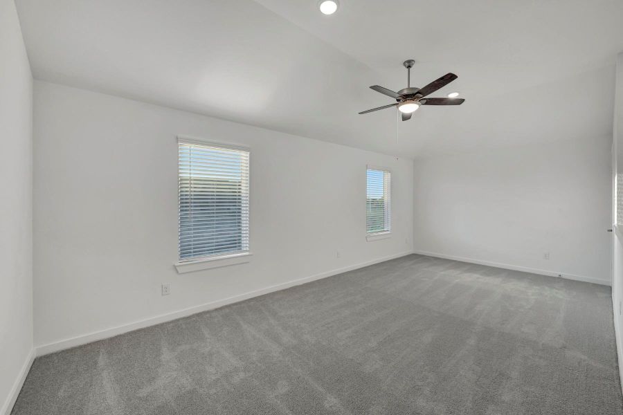 Spacious, unfurnished interior of a new home in Ambrose, La Marque (Image 23).
