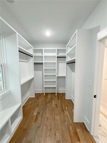 Spacious, unfurnished interior of a new home in , Gainesville (Image 20).