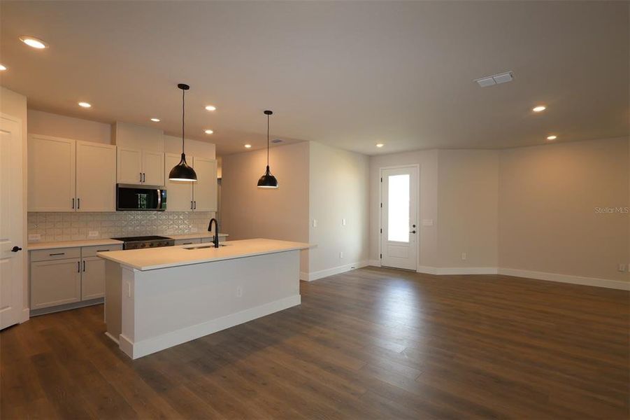 Kitchen & Family Room Kitchen & Family Room