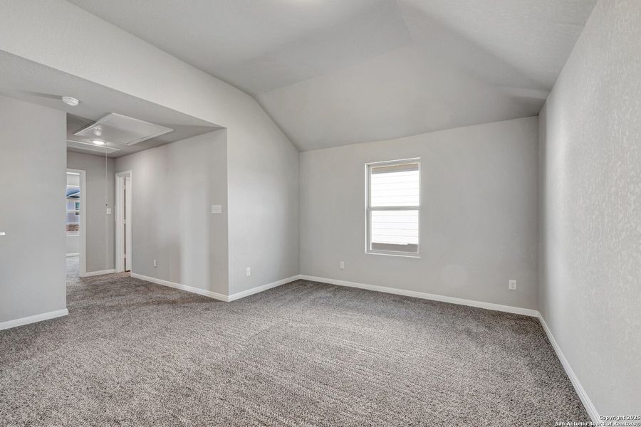 Spacious, unfurnished interior of a new home in Paloma Park, Converse (Image 18).