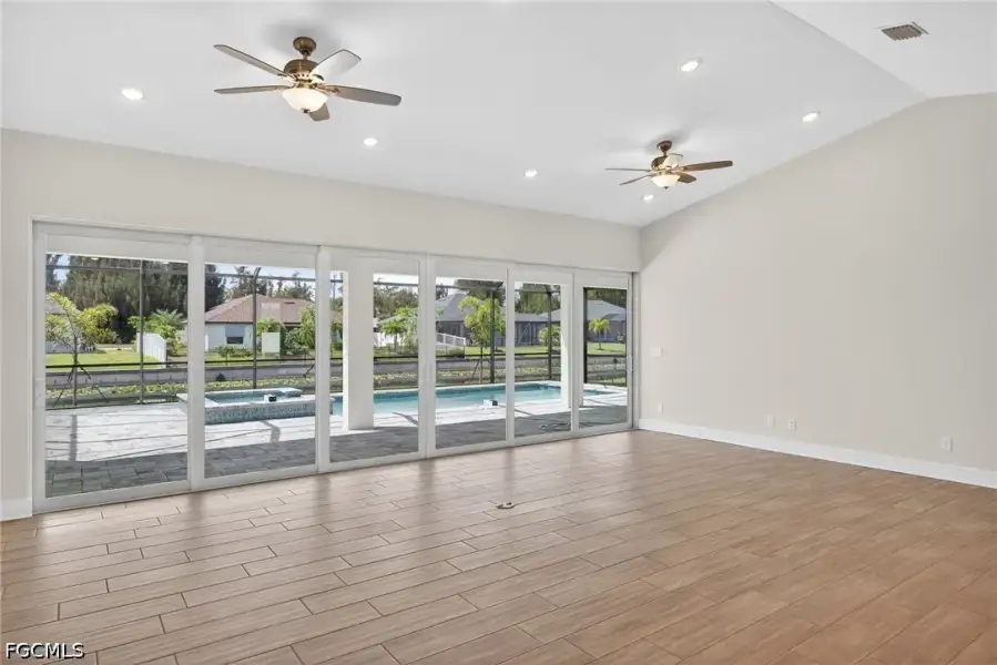Spacious, unfurnished interior of a new home in Cape Coral, Cape Coral (Image 19).