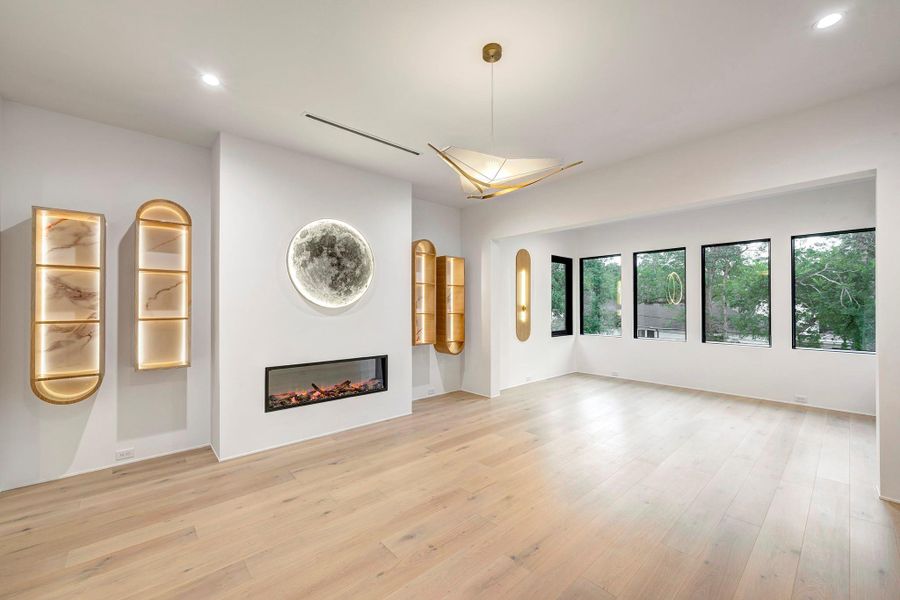 Spacious, unfurnished interior of a new home in , Houston (Image 46).