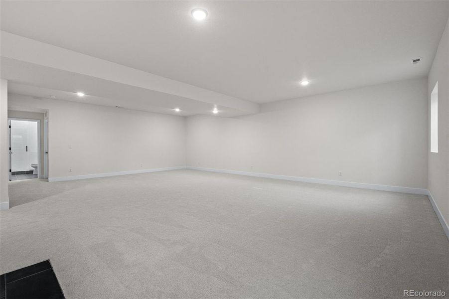 Spacious, unfurnished interior of a new home in Wolf Ranch - Enclave Collection, Colorado Springs (Image 37).