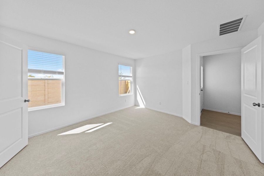 Spacious, unfurnished interior of a new home in Sunset Oaks, Maxwell (Image 18).